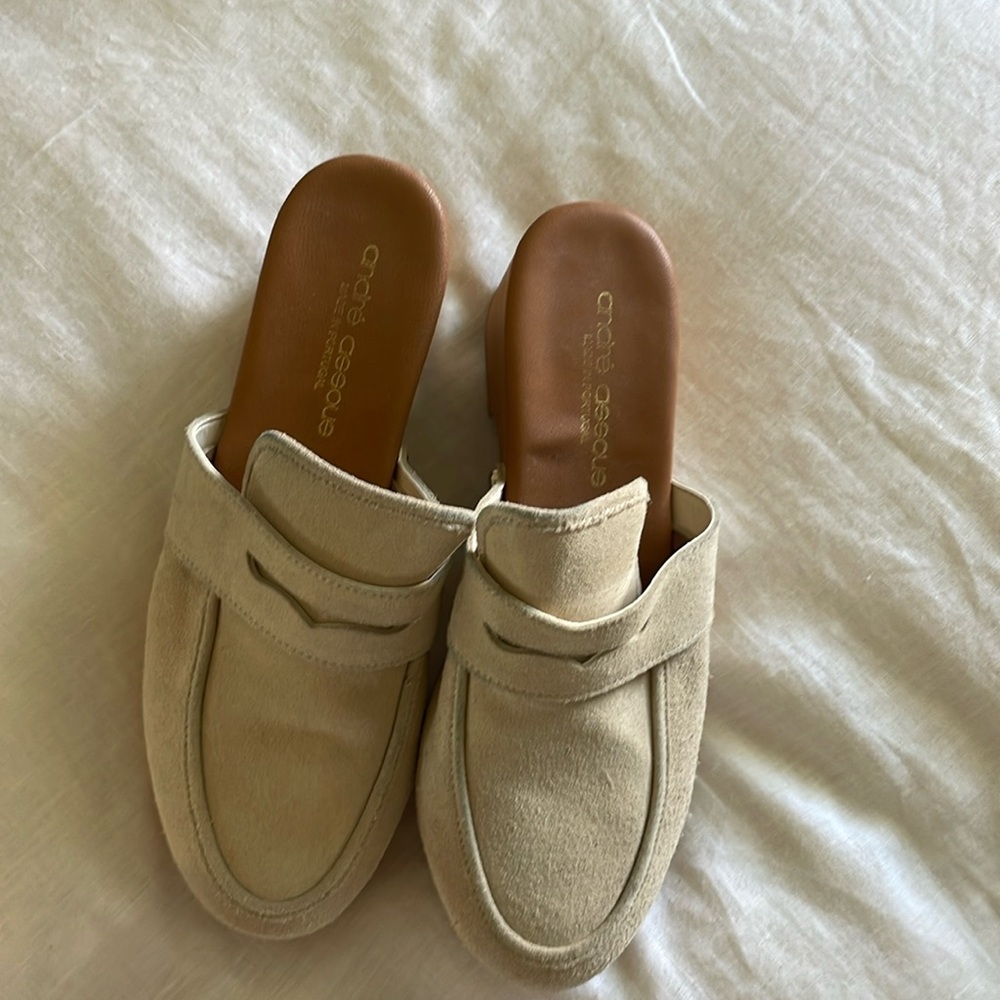 Andre Assous platform clogs size 9